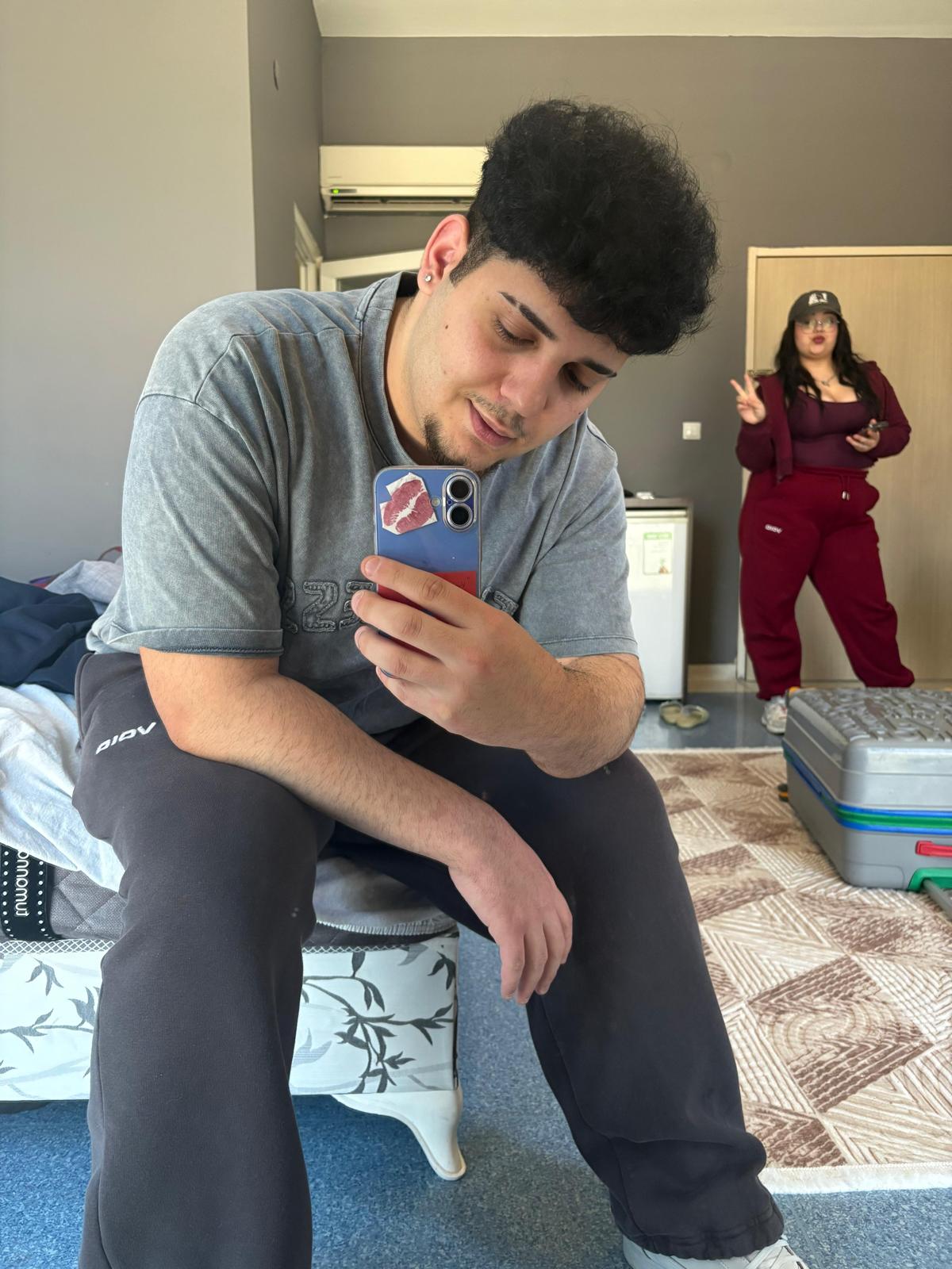 10 Nisan günü otelde çekindiğimiz ilk fotoğraf