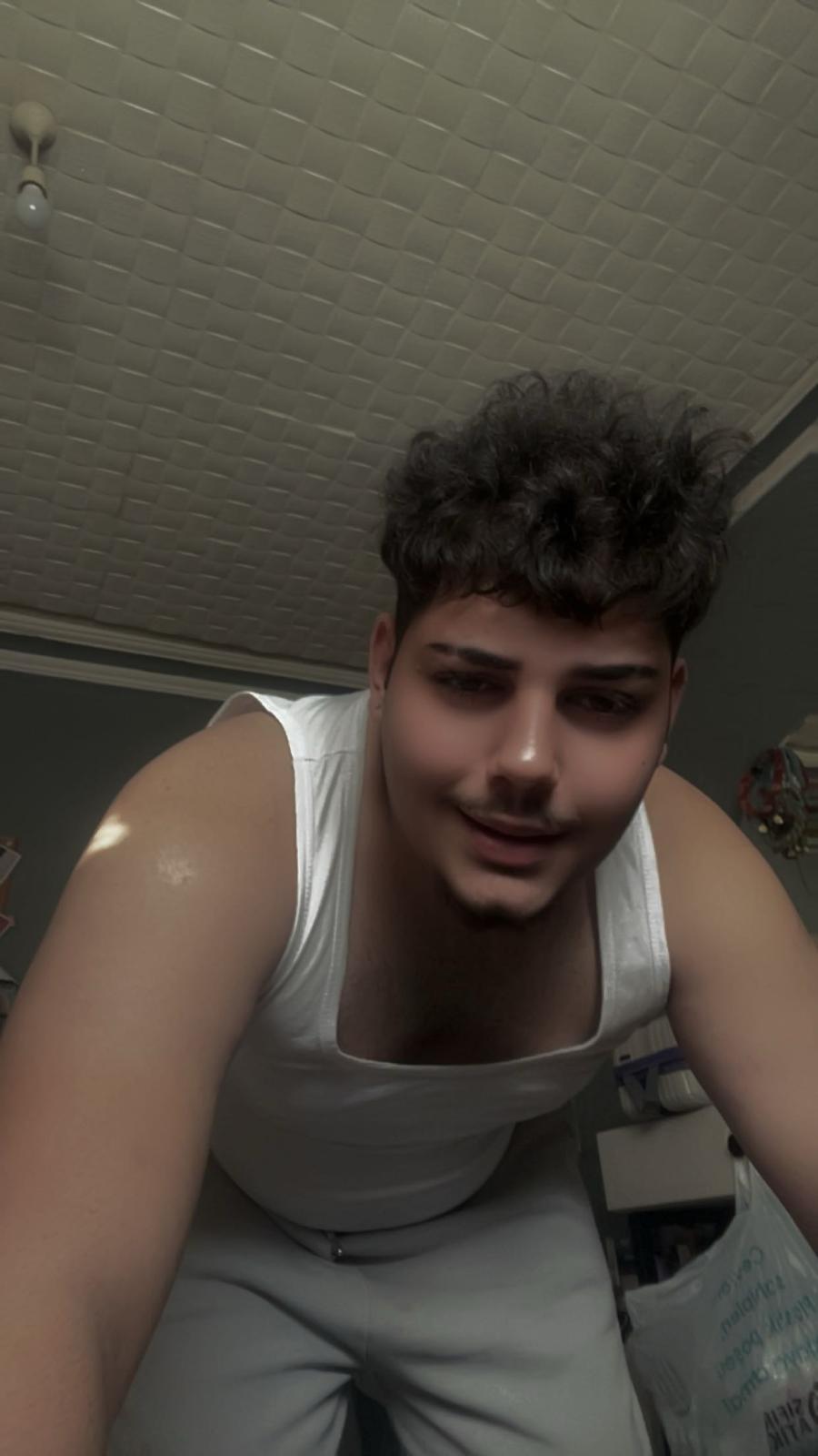 Aynı evde kaldığımız ilk geceden geniş fotoğraf
